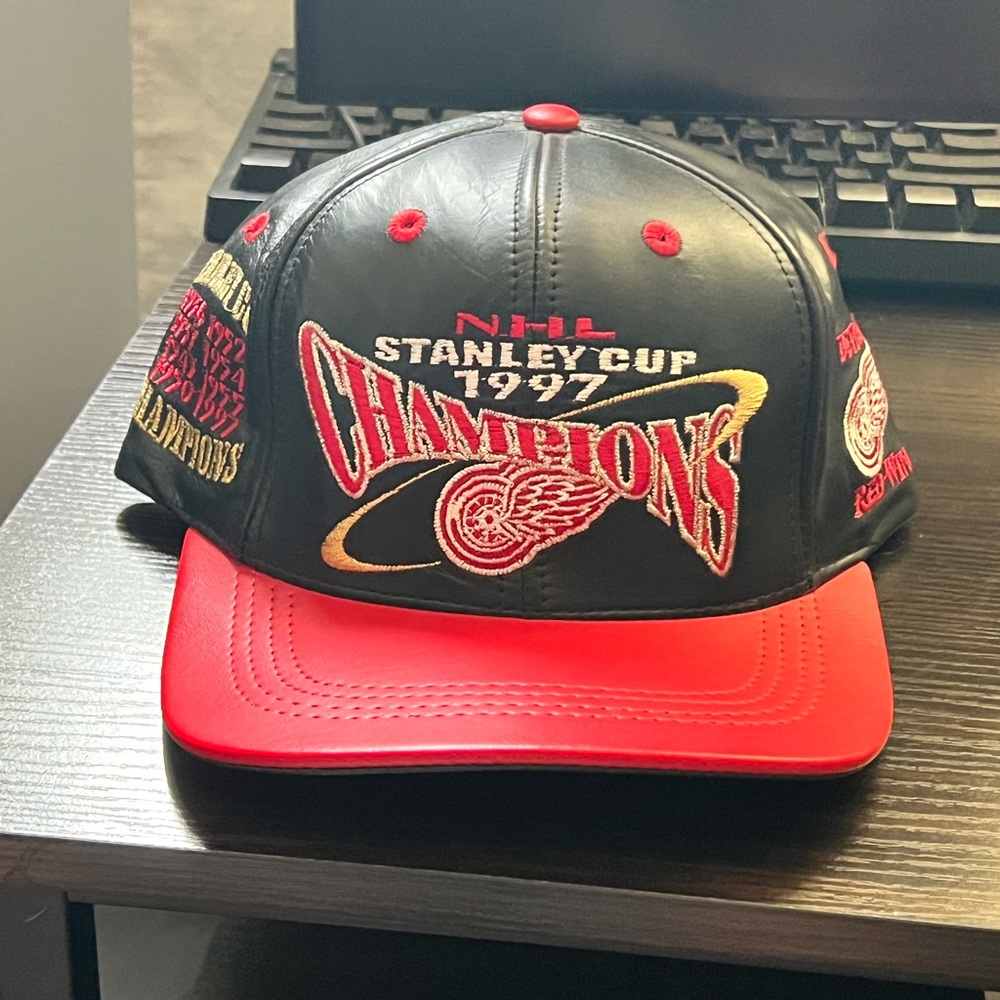 Detroit Red Wings 1997 NHL Stanley Cup Hat (genuine leather)